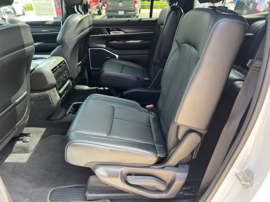 Used 2023 Jeep Wagoneer Series II w/ Premium Group I RWD image 11