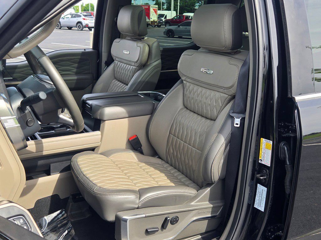 Certified 2025 Ford F450 Platinum w/ Platinum Plus Package AWD/4WD image 31