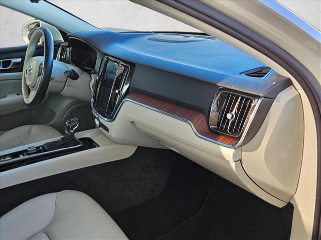 Used 2019 Volvo S60 T6 Momentum w/ Multimedia Package AWD/4WD image 18