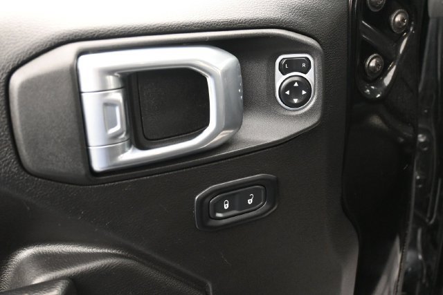 Used 2025 Jeep Wrangler Unlimited Rubicon AWD/4WD image 14