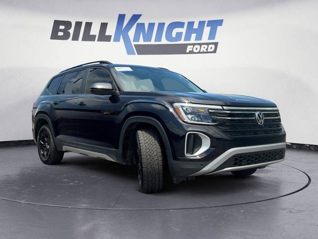 Used 2025 Volkswagen Atlas Peak Edition SE AWD/4WD image 7