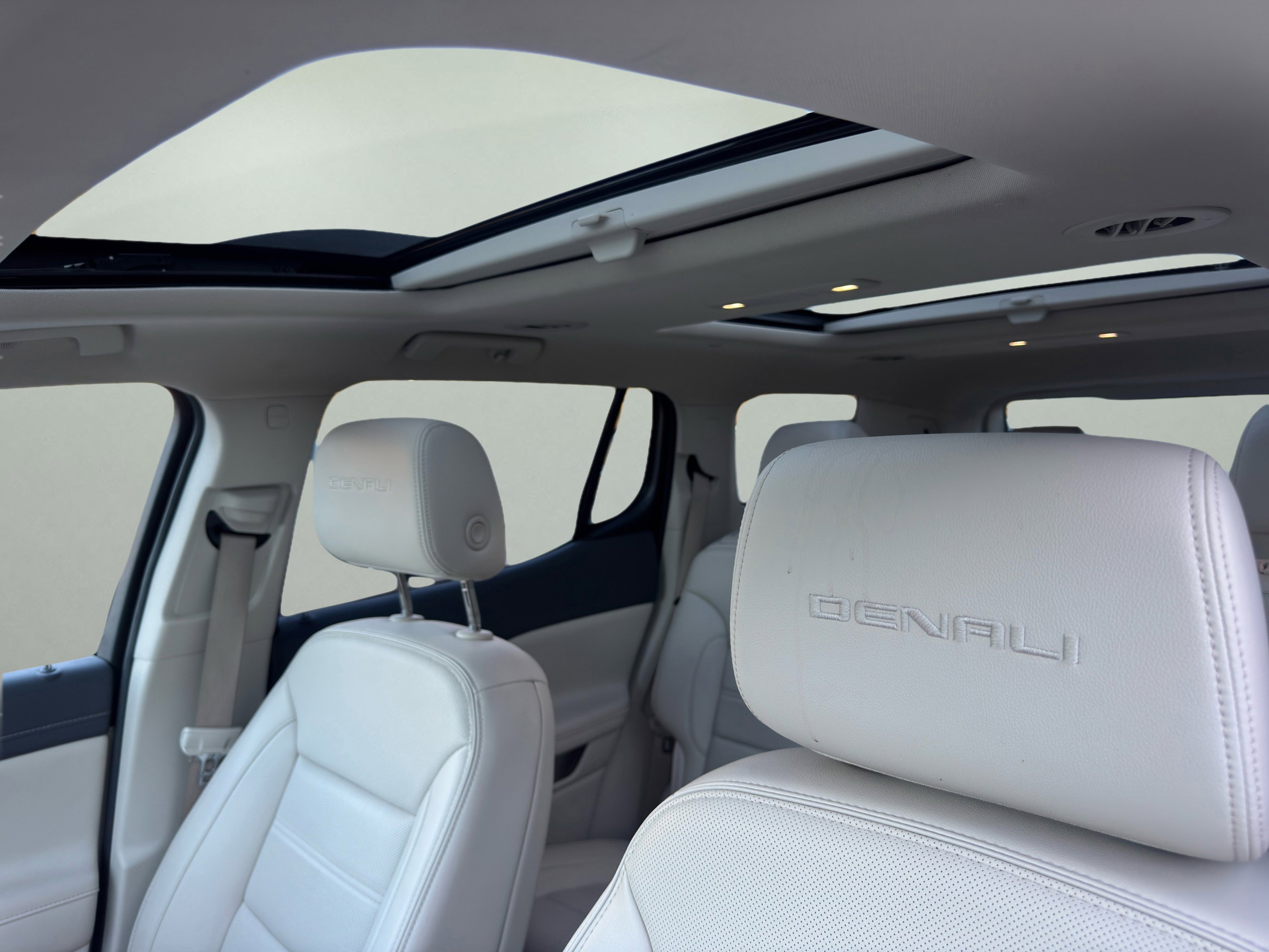 Used 2023 GMC Acadia Denali w/ Denali Ultimate Package image 16