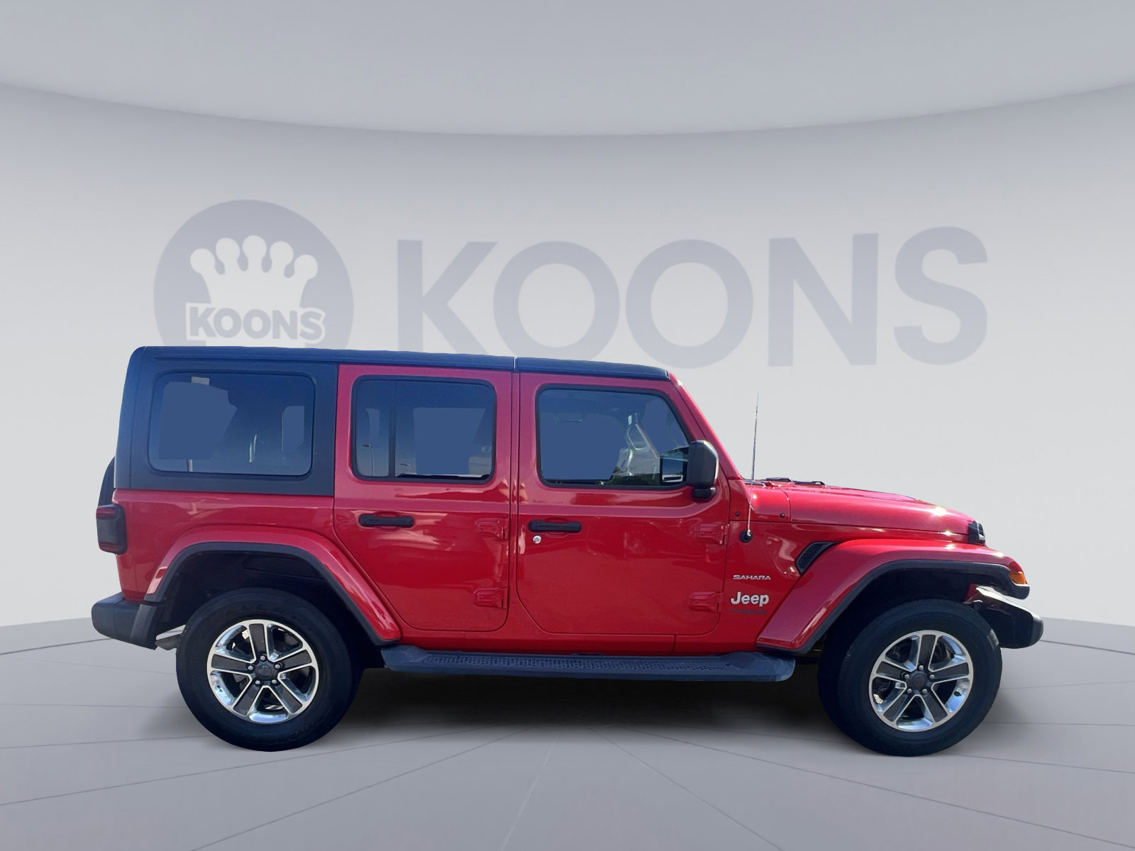 Used 2018 Jeep Wrangler Unlimited Sahara w/ Dual Top Group AWD/4WD image 12