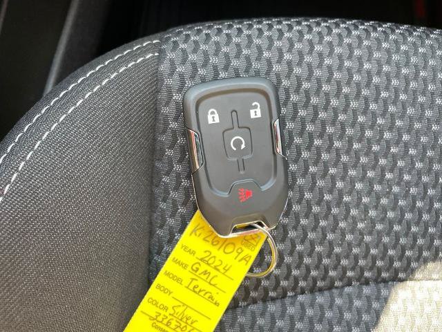 Used 2024 GMC Terrain SLE AWD/4WD image 23