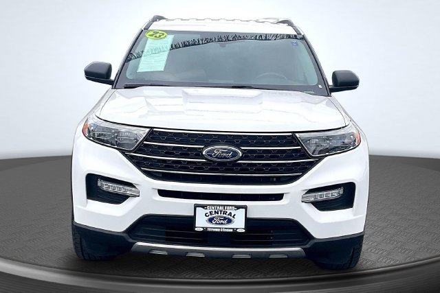 Certified 2023 Ford Explorer XLT w/ Equipment Group 202A AWD/4WD image 3