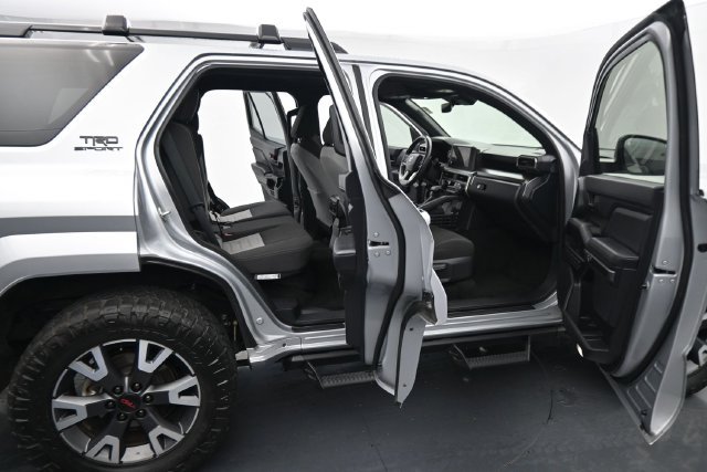 Used 2025 Toyota 4Runner TRD Sport AWD/4WD image 13