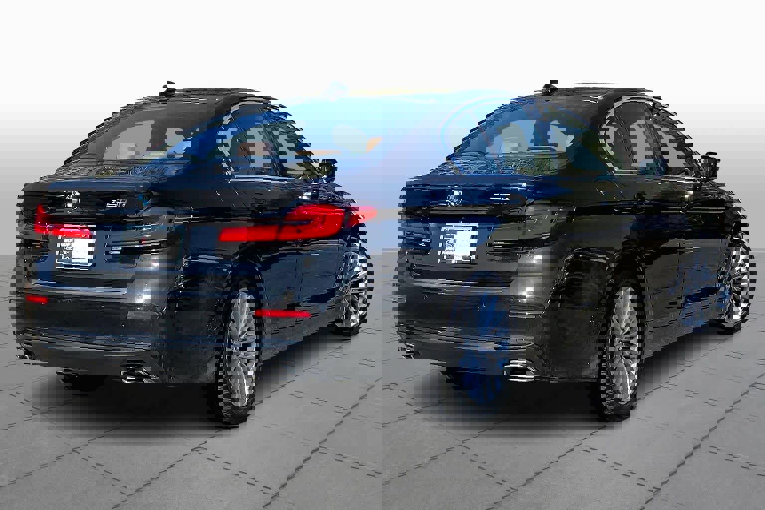 Used 2022 BMW 530i w/ Executive Package image 4