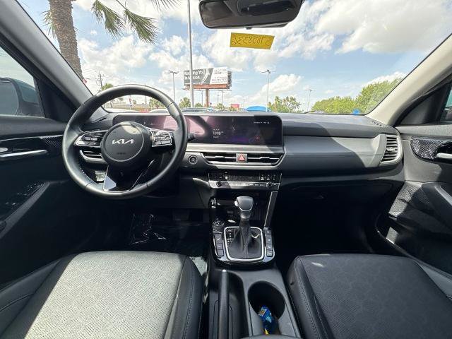 Used 2025 Kia Seltos EX AWD/4WD image 17