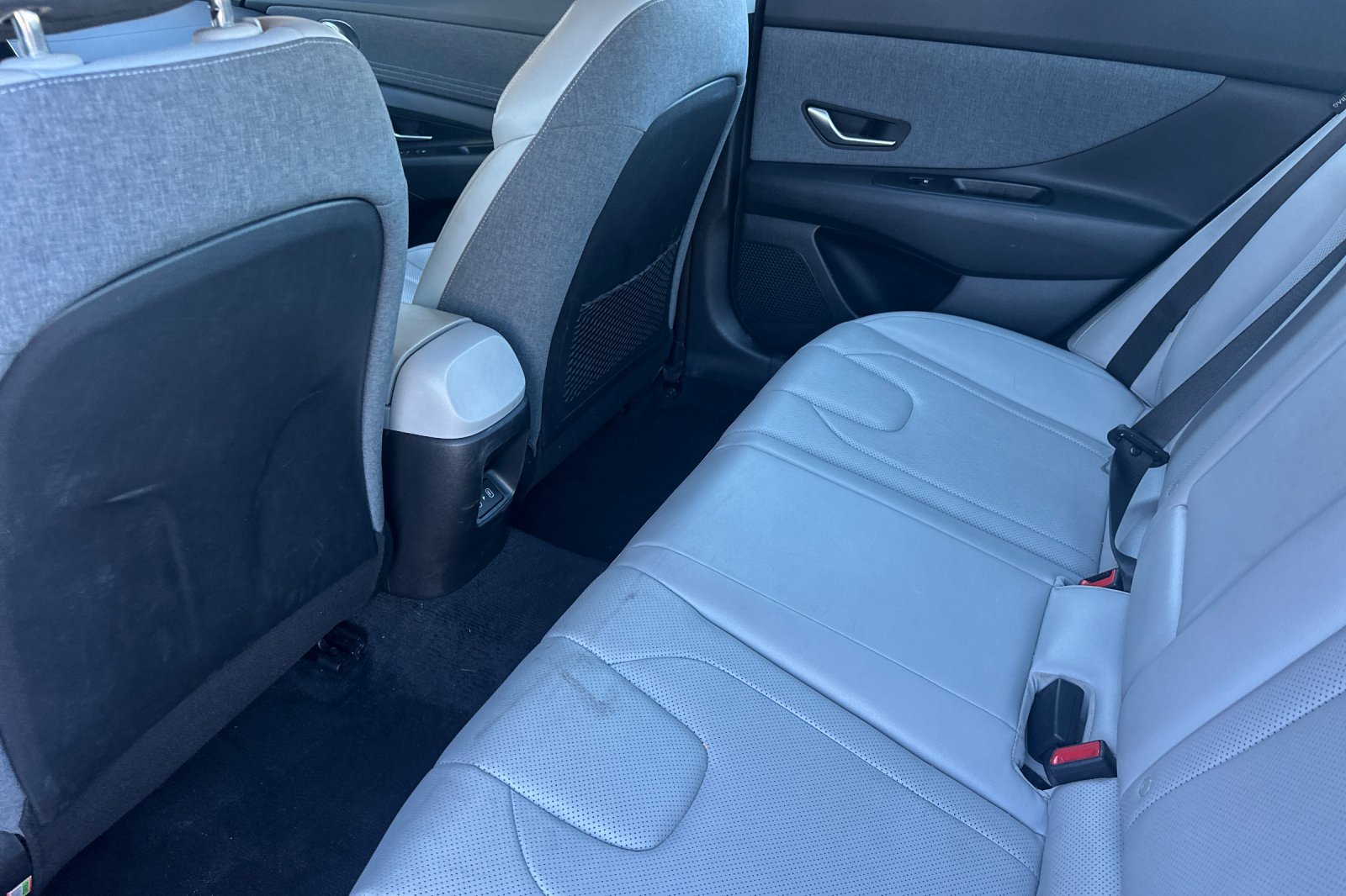 Used 2024 Hyundai Elantra Limited FWD image 11