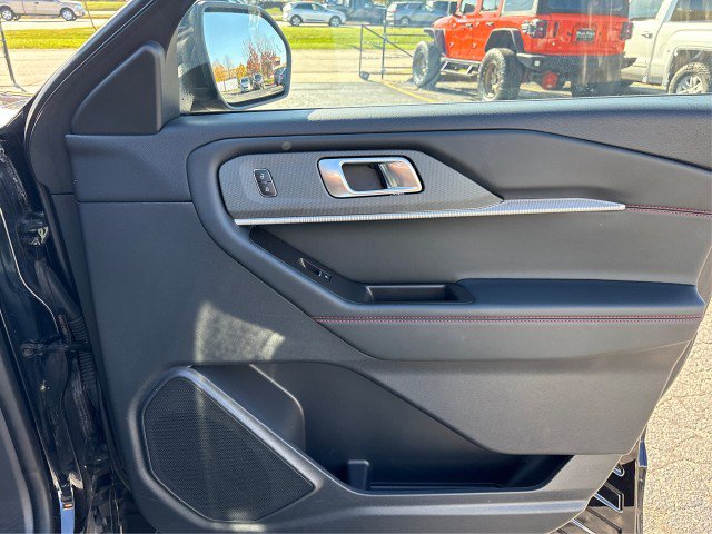 Certified 2025 Ford Explorer ST-Line w/ ST-Line Street Pack AWD/4WD image 19