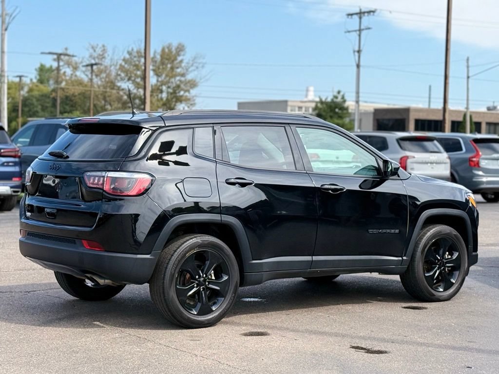 Used 2018 Jeep Compass Latitude AWD/4WD image 30