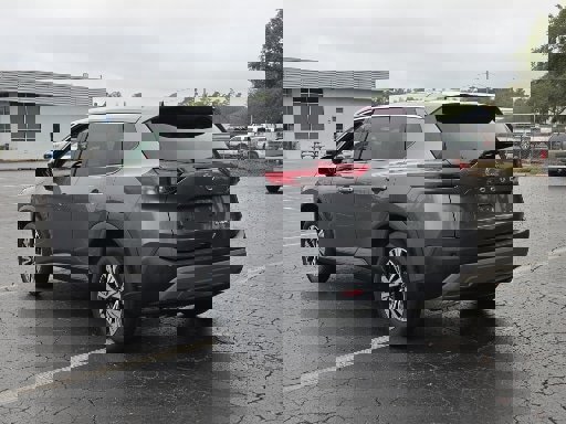 Used 2023 Nissan Rogue SV image 3