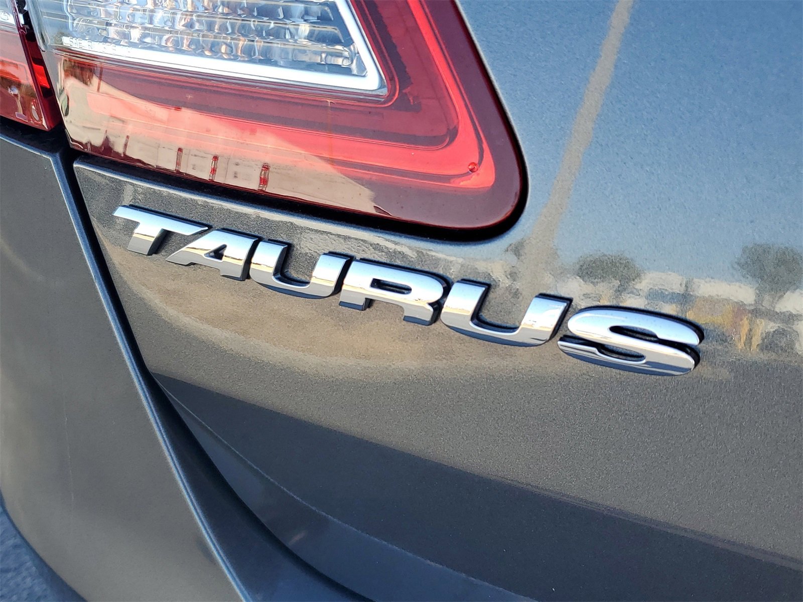 Certified 2017 Ford Taurus SE image 6