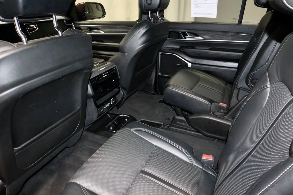 Used 2022 Jeep Wagoneer Series III w/ Flexible Seating Group AWD/4WD image 21