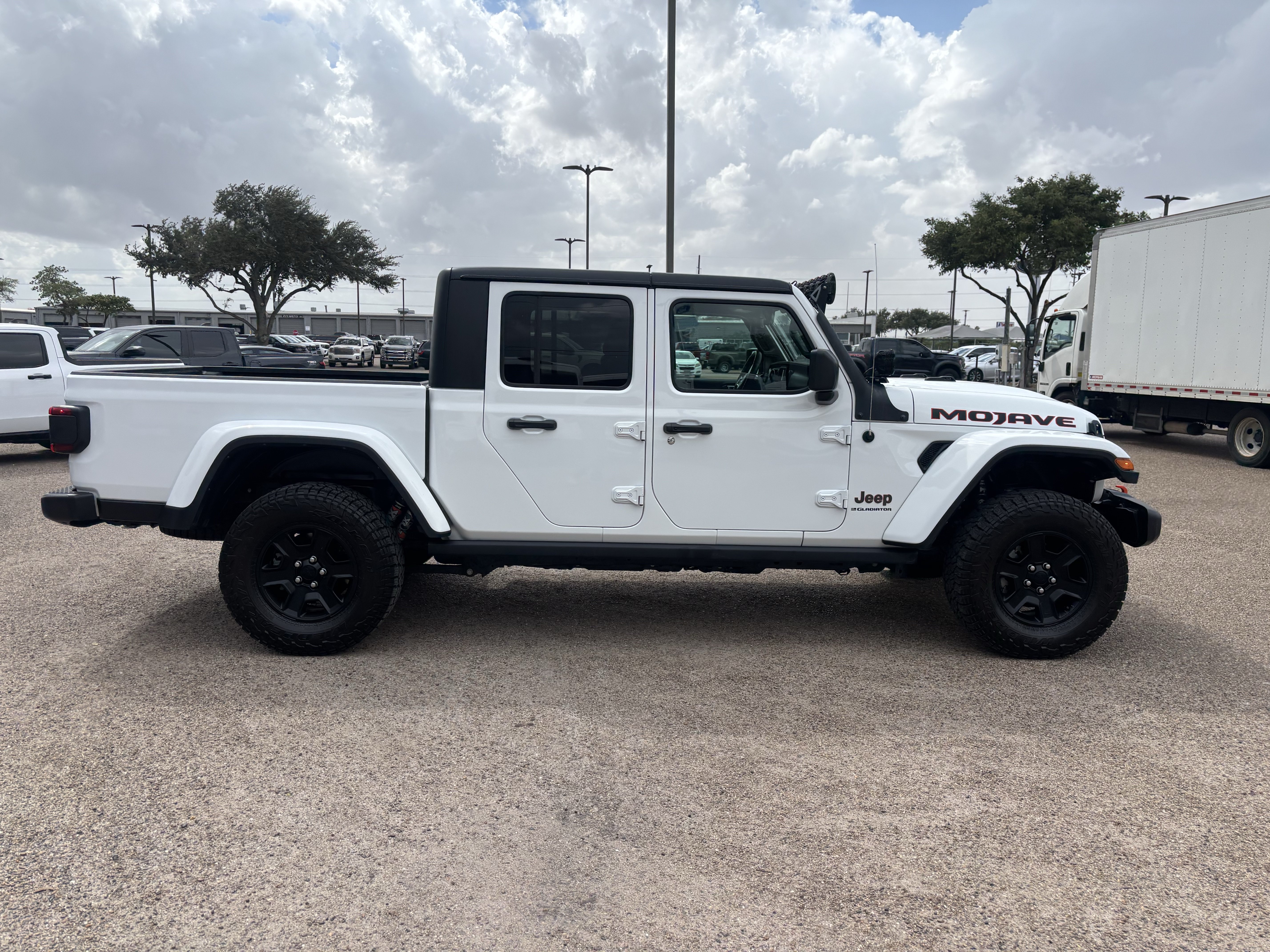 Used 2023 Jeep Gladiator Mojave w/ LED Lighting Group AWD/4WD image 4