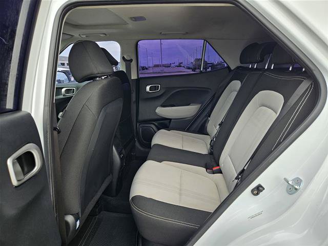 Used 2025 Hyundai Venue SEL FWD image 11