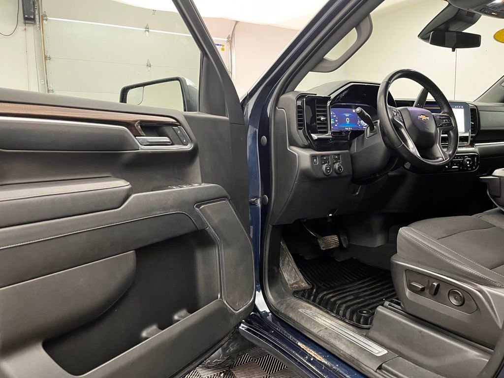 Used 2023 Chevrolet Silverado 1500 LT AWD/4WD image 16