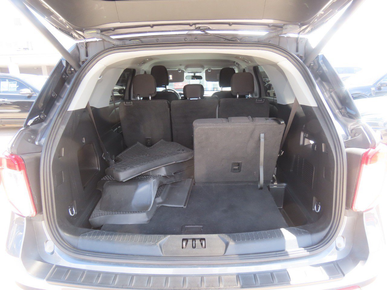 Certified 2023 Ford Explorer XLT RWD image 14