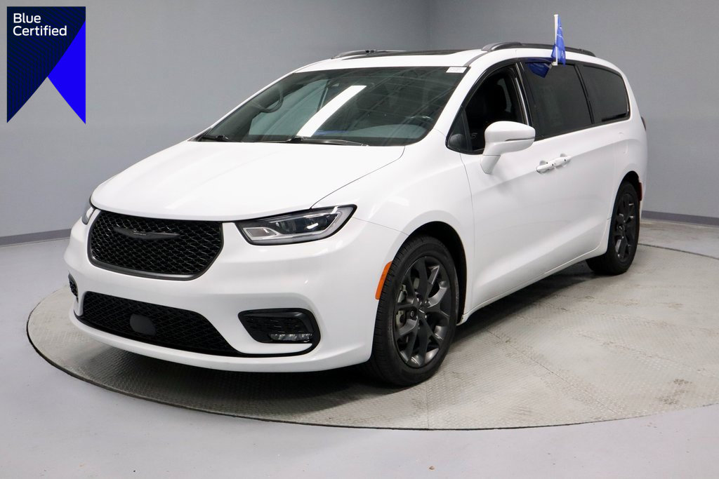 Used 2021 Chrysler Pacifica Touring-L w/ Uconnect Theater Family Group