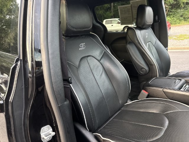 Used 2025 Chrysler Pacifica Limited FWD image 26