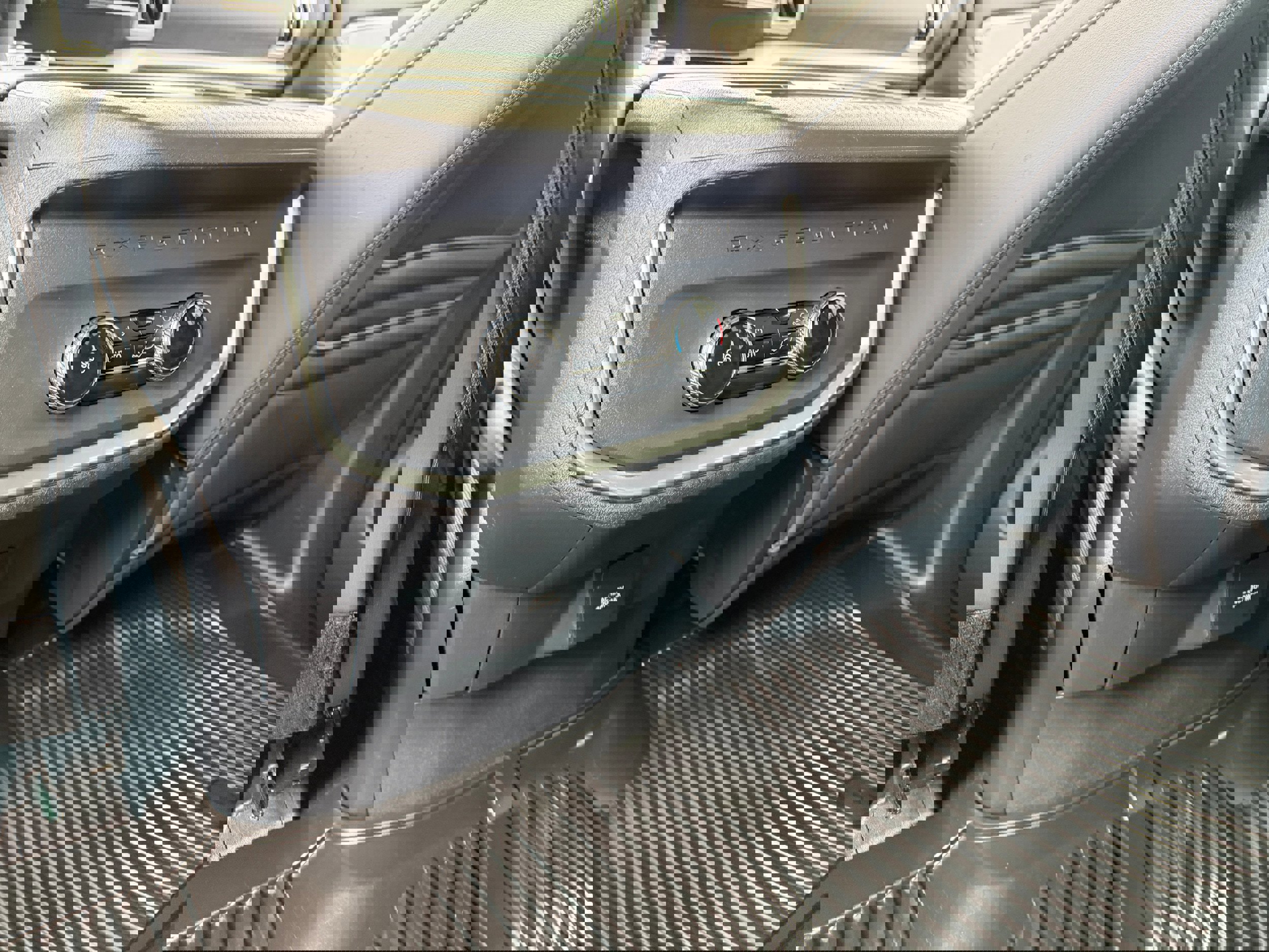 Certified 2025 Ford Expedition Active image 20