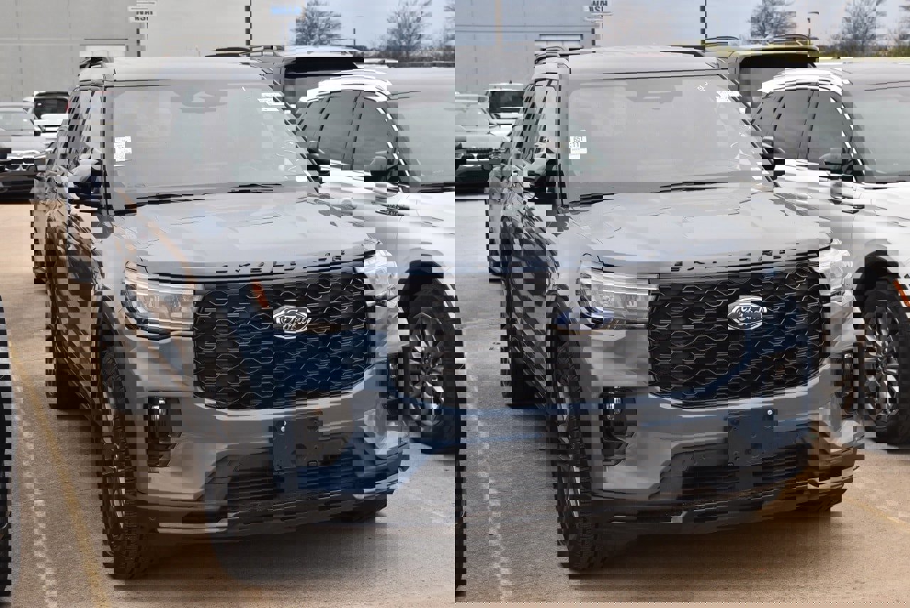 Certified 2025 Ford Explorer ST-Line w/ Premium Package image 6