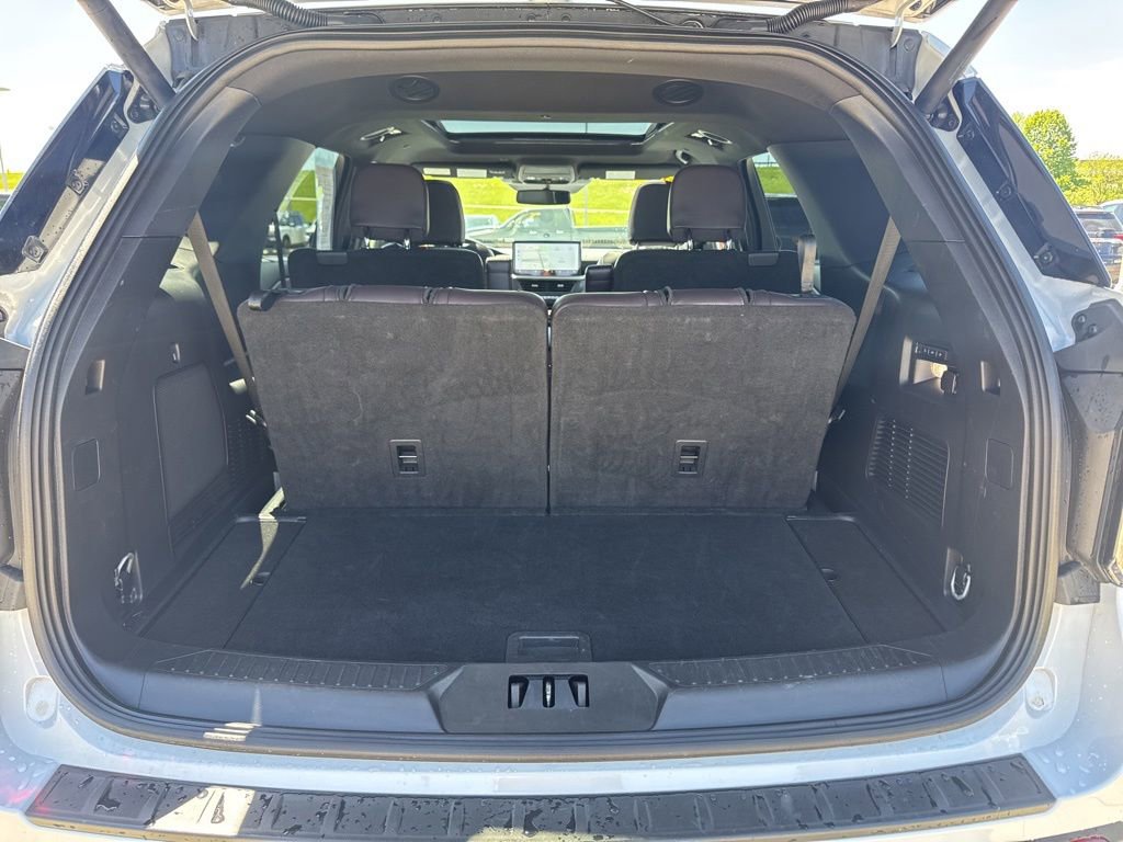 Certified 2025 Ford Explorer Platinum w/ LUX Leather Package AWD/4WD image 35
