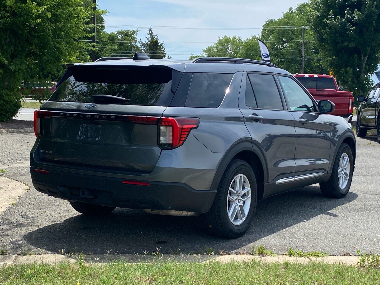 Certified 2025 Ford Explorer Active RWD image 4