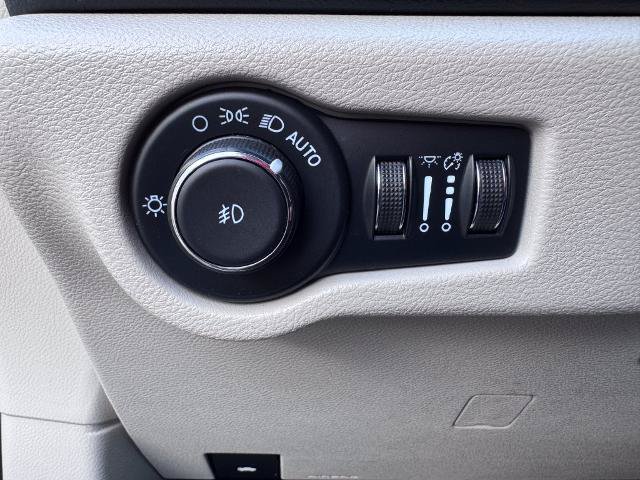 Used 2023 Chrysler Pacifica Touring-L FWD image 26