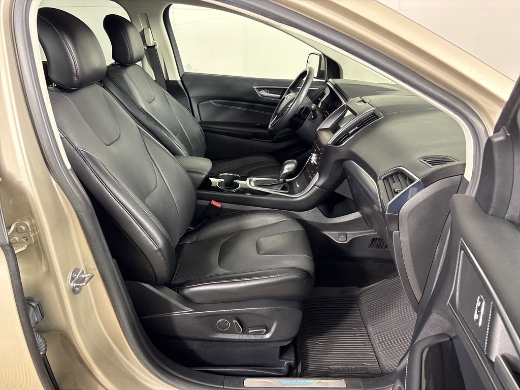 Certified 2018 Ford Edge Titanium w/ Equipment Group 301A image 12