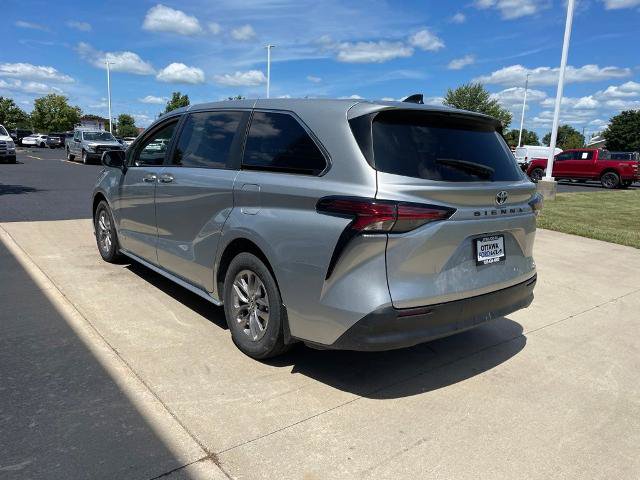 Used 2021 Toyota Sienna LE FWD image 7