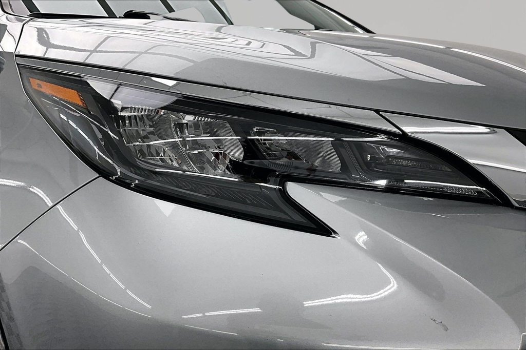 Used 2025 Toyota Sienna LE FWD image 30