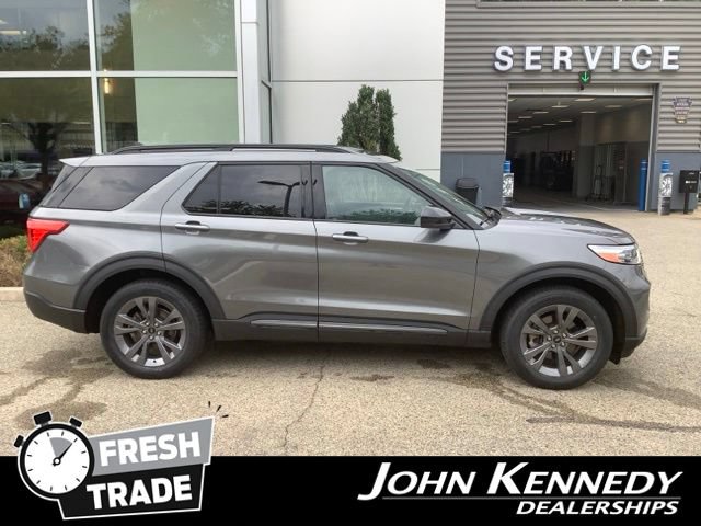 Certified 2023 Ford Explorer XLT w/ Equipment Group 202A AWD/4WD image 3
