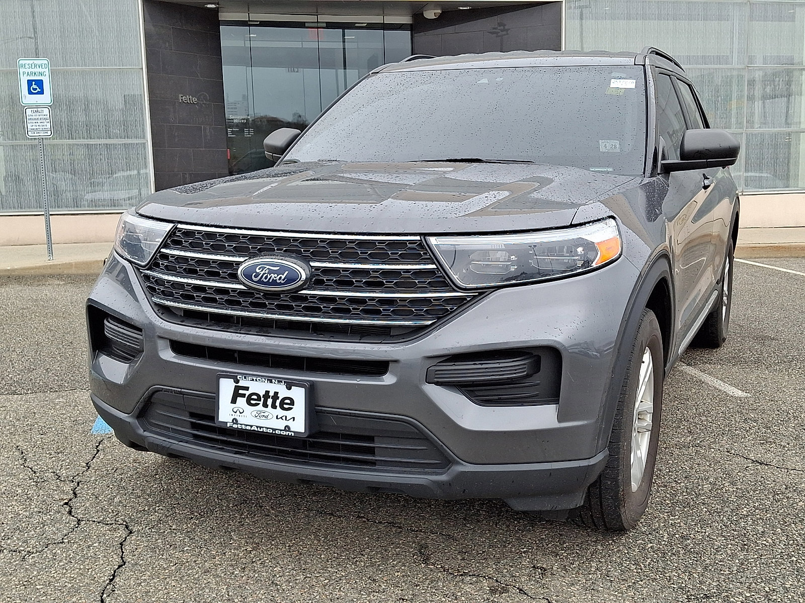 Certified 2023 Ford Explorer XLT image 3