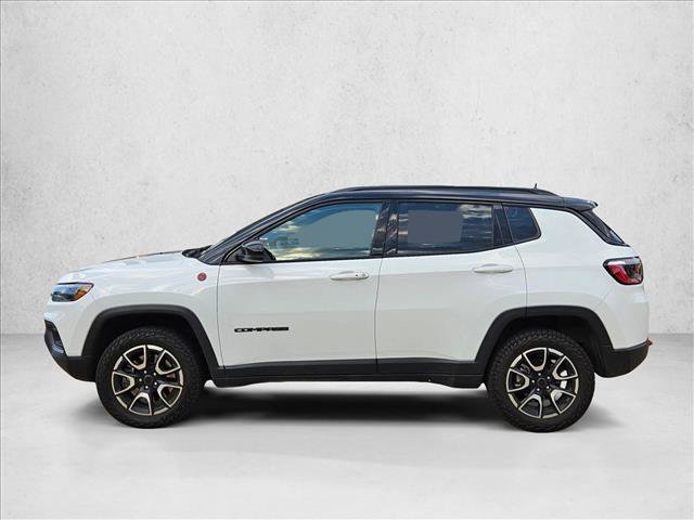 Used 2025 Jeep Compass Trailhawk AWD/4WD image 9