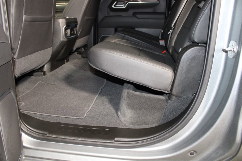 Used 2025 Chevrolet Silverado 1500 LTZ image 12