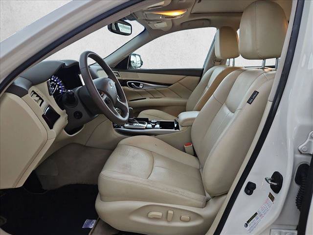Used 2019 INFINITI Q70 Luxe AWD/4WD image 10