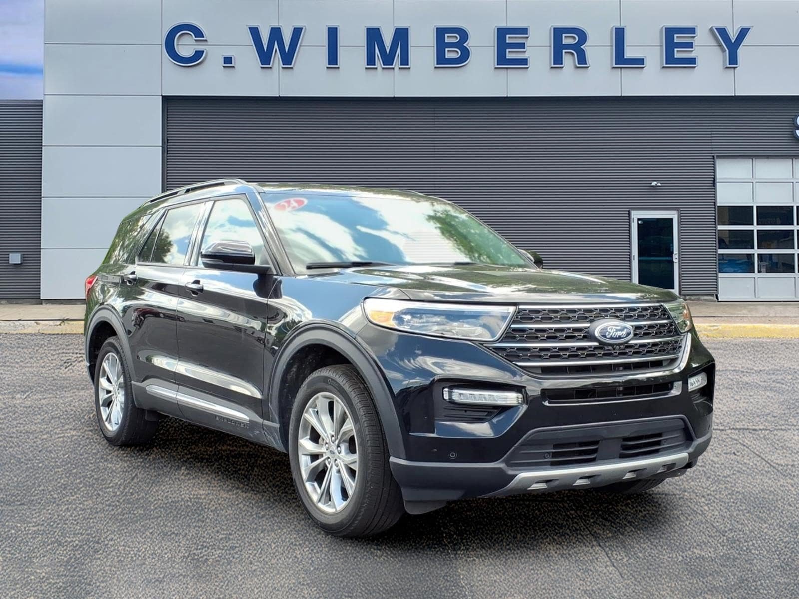 Certified 2024 Ford Explorer XLT w/ Equipment Group 202A AWD/4WD image 1