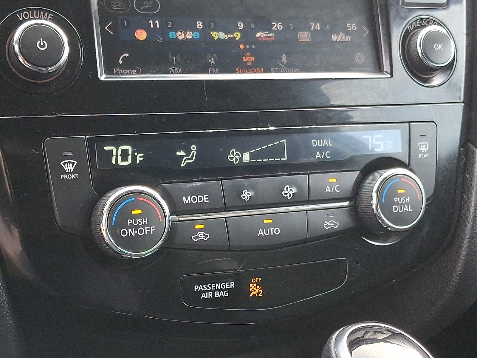 Used 2018 Nissan Rogue SV AWD/4WD image 15