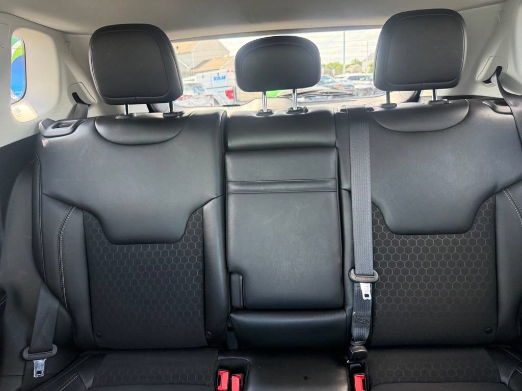 Used 2018 Jeep Compass Latitude AWD/4WD image 33