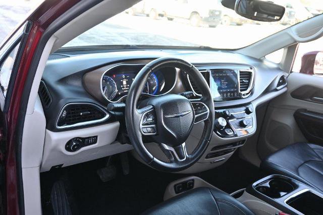 Used 2017 Chrysler Pacifica Touring-L Plus image 18