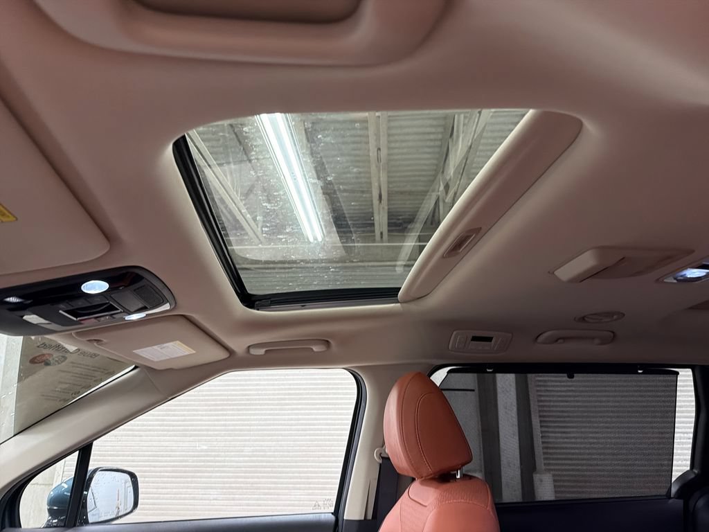 Used 2023 Kia Carnival SX Prestige w/ Paint Protection Package FWD image 10