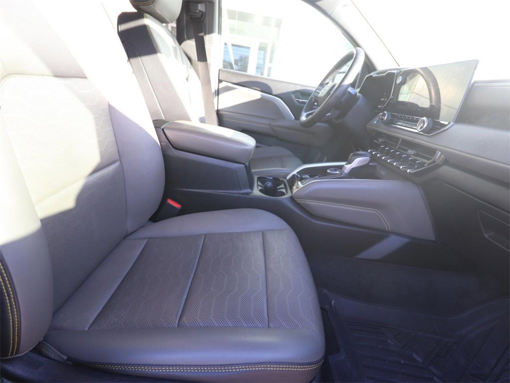 Used 2023 Chevrolet Colorado ZR2 w/ ZR2 Convenience Package III image 14