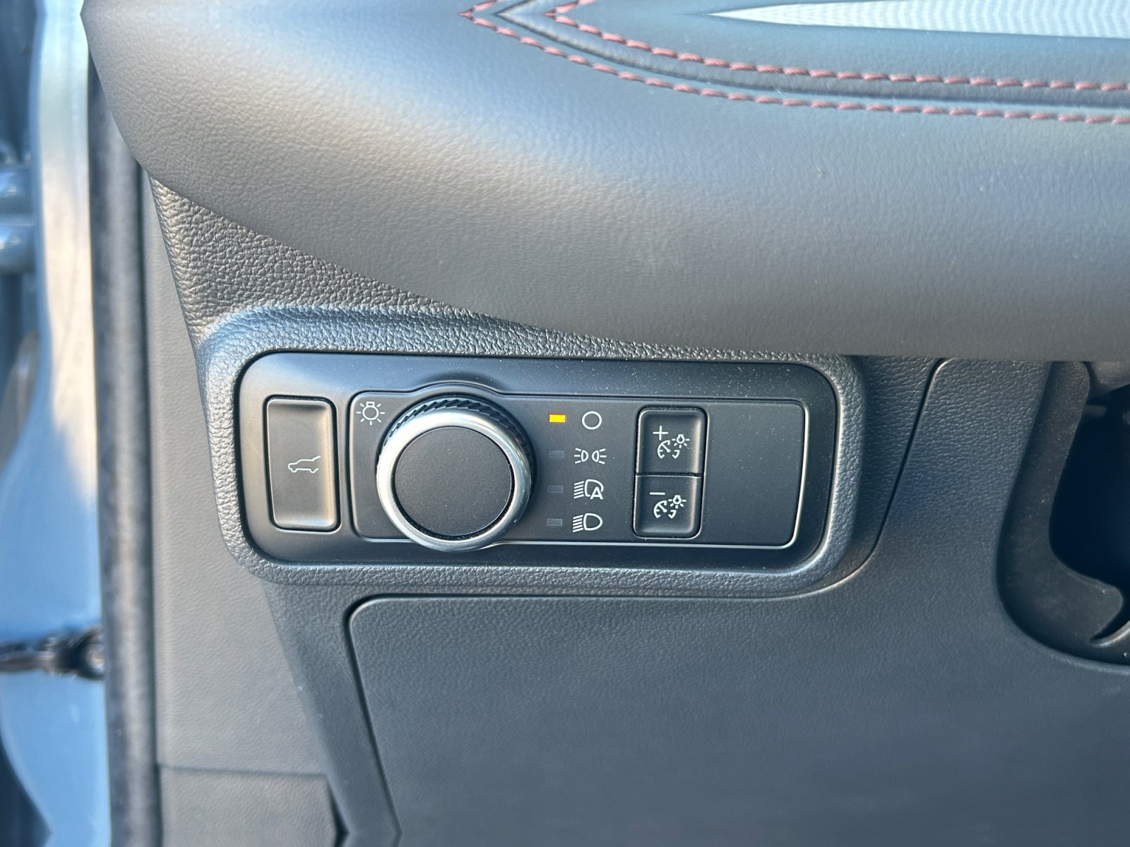 Certified 2025 Ford Explorer Active RWD image 19