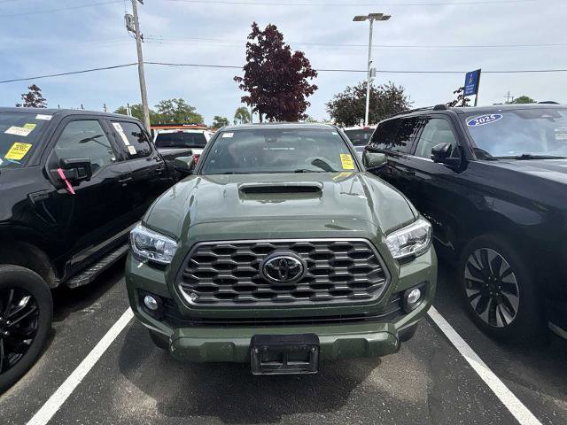 Used 2022 Toyota Tacoma TRD Sport w/ Black Out Package (TMS) AWD/4WD image 6
