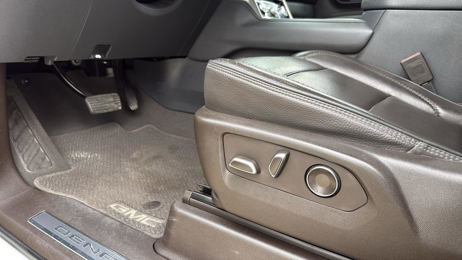 Used 2021 GMC Yukon Denali image 11