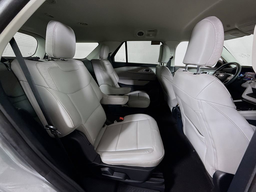 Certified 2025 Ford Explorer Active w/ Active Comfort Package image 28