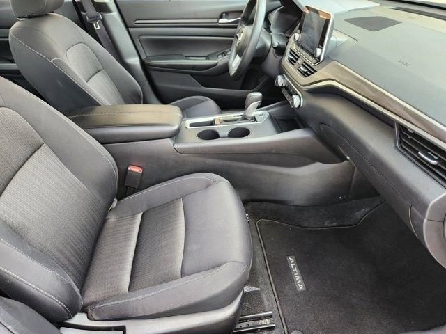 Used 2025 Nissan Altima 2.5 SV FWD image 13