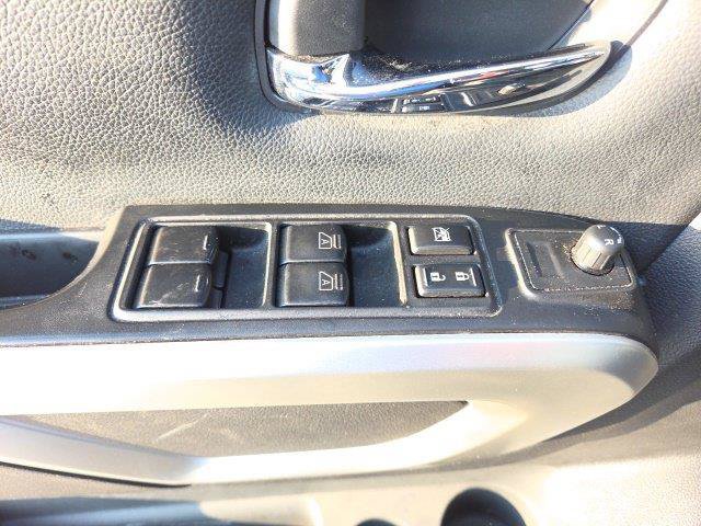 Used 2024 Nissan Titan SV w/ SV Convenience Package RWD image 32