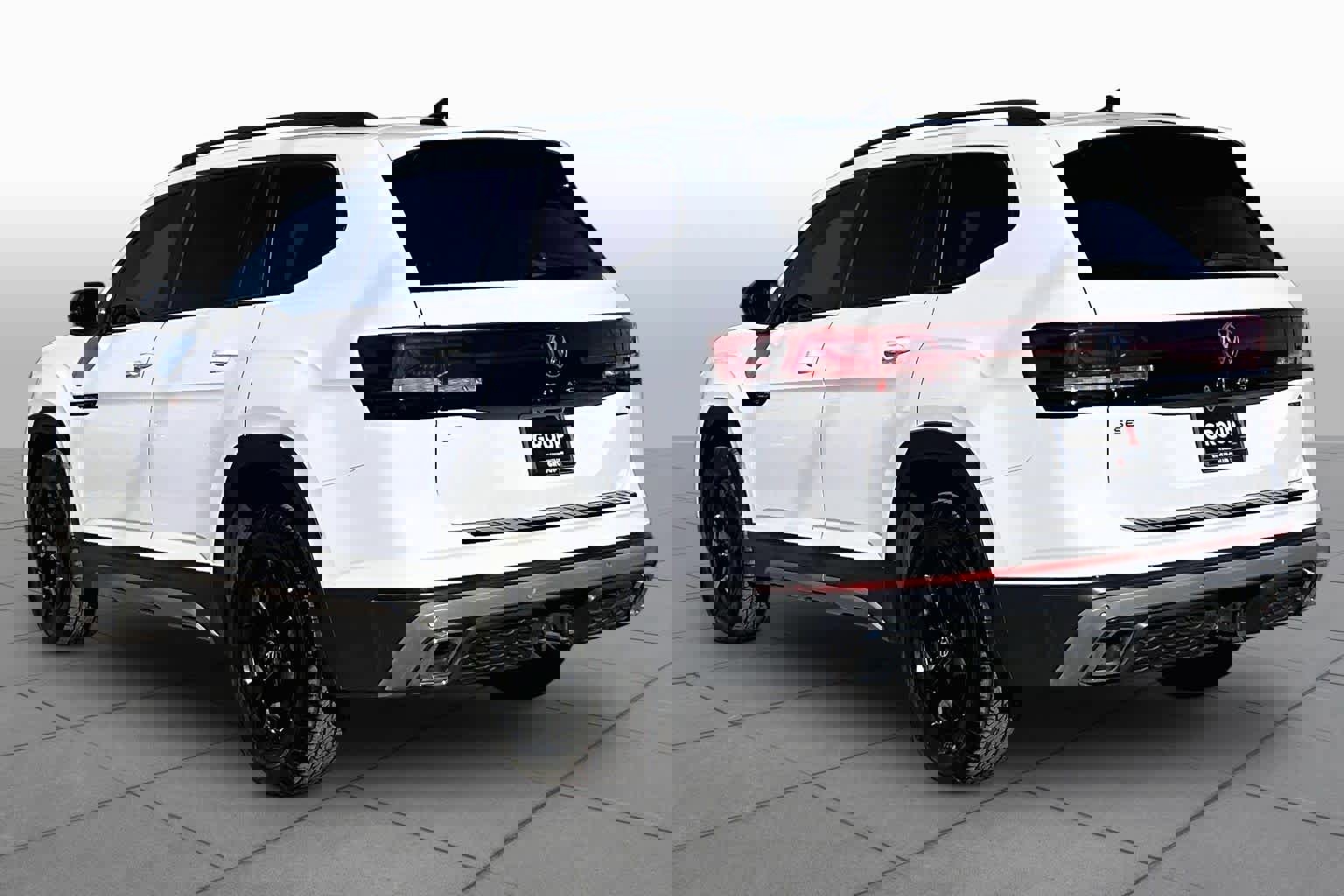 Used 2024 Volkswagen Atlas Peak Edition SE AWD/4WD image 11